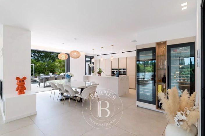 Image No.7-6 Bed House for sale