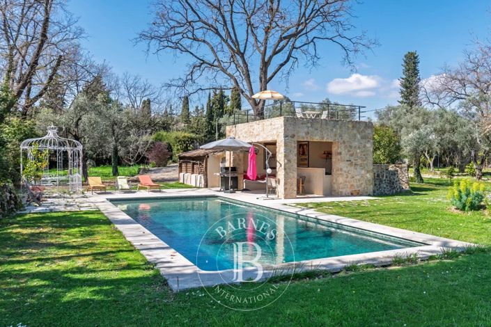 Image No.2-Maison de 4 chambres à vendre à Châteauneuf-Grasse