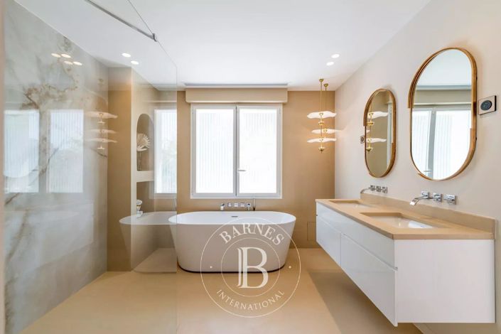 Image No.10-5 Bed House for sale