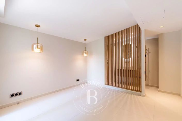 Image No.11-5 Bed House for sale