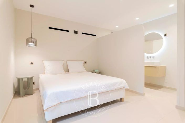 Image No.11-5 Bed House for sale