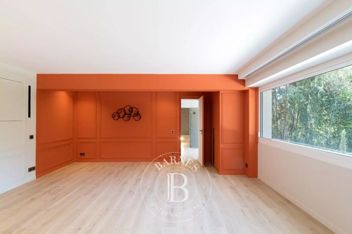 Image No.15-5 Bed House for sale