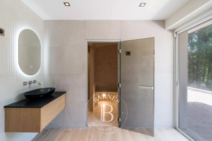 Image No.16-5 Bed House for sale