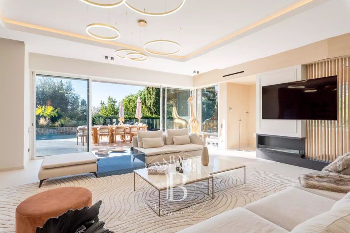 Image No.2-5 Bed House for sale