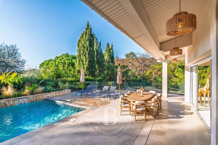 Image No.3-5 Bed House for sale