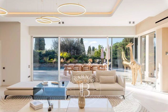 Image No.5-5 Bed House for sale