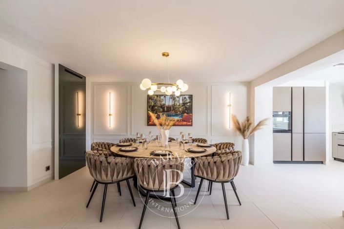 Image No.6-5 Bed House for sale