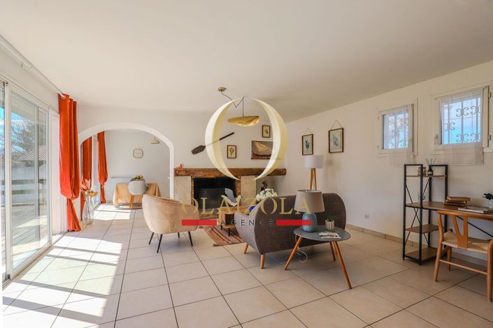 Image No.2-3 Bed House for sale