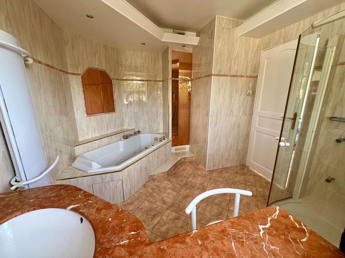 Image No.10-4 Bed House for sale