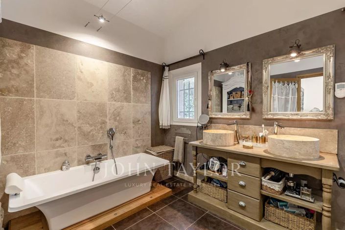 Image No.8-4 Bed House for sale