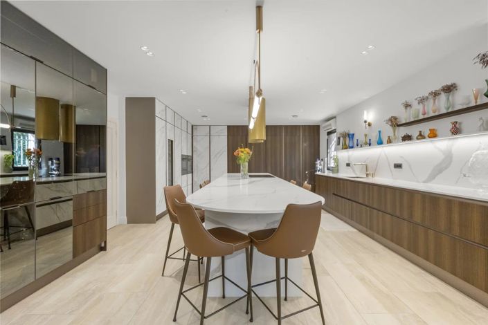 Image No.10-5 Bed House for sale