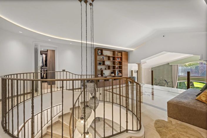 Image No.16-5 Bed House for sale