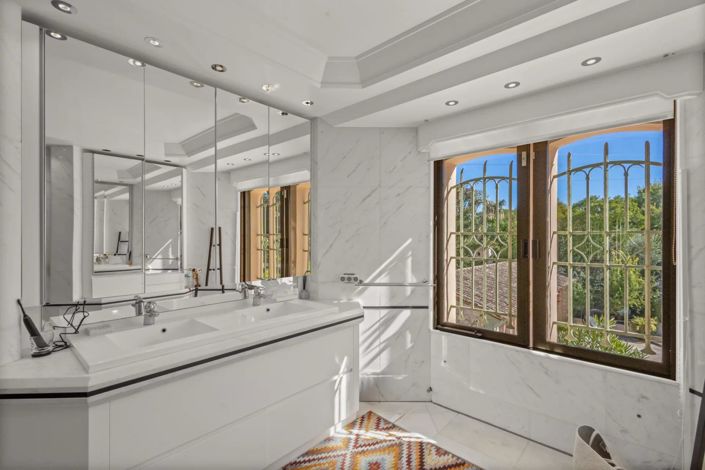 Image No.20-5 Bed House for sale