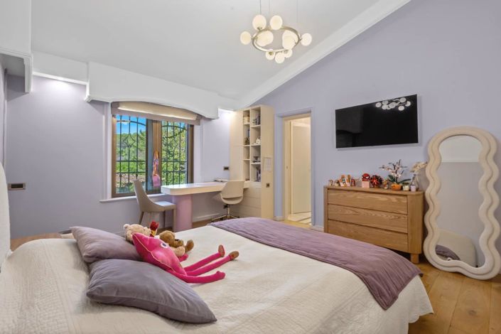 Image No.21-5 Bed House for sale