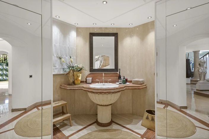 Image No.25-5 Bed House for sale