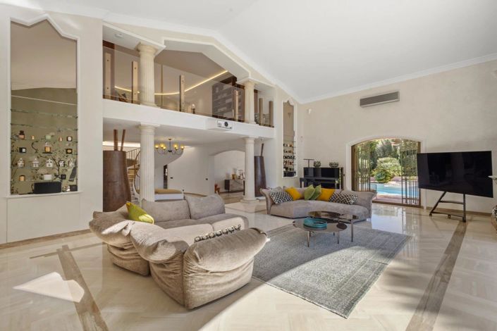 Image No.6-5 Bed House for sale