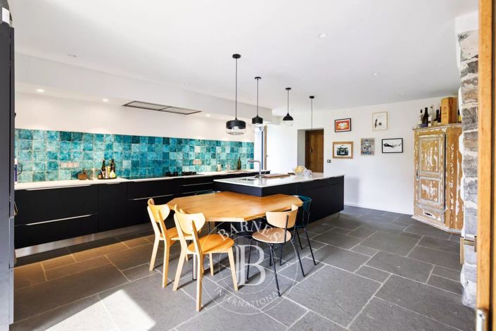 Image No.11-5 Bed House for sale