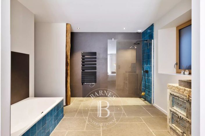 Image No.17-5 Bed House for sale