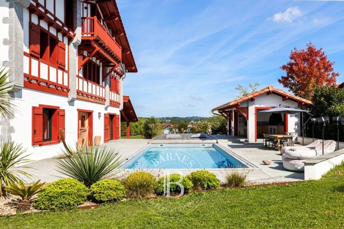 Image No.3-5 Bed House for sale