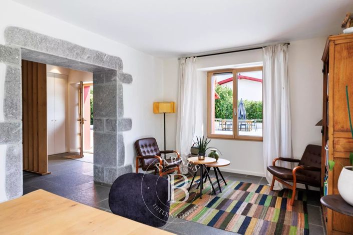 Image No.5-5 Bed House for sale