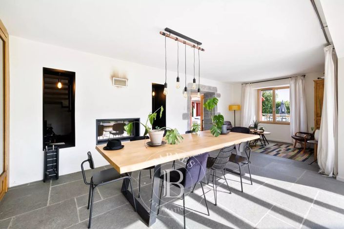 Image No.9-5 Bed House for sale