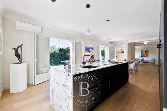 Image No.12-4 Bed House for sale