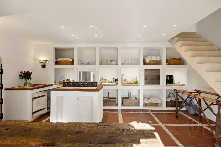 Image No.6-5 Bed House for sale