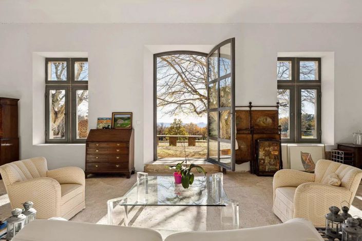 Image No.8-5 Bed House for sale