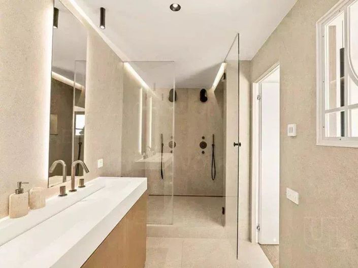 Image No.14-3 Bed Property for sale