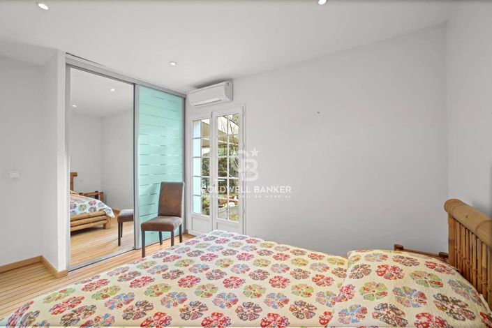 Image No.10-5 Bed House for sale