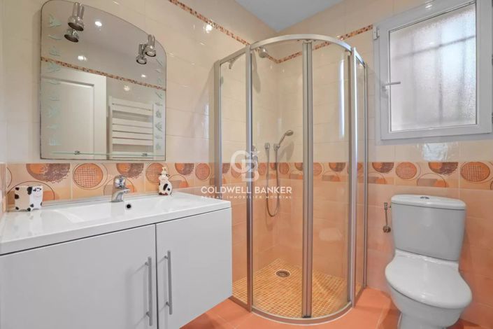 Image No.11-5 Bed House for sale