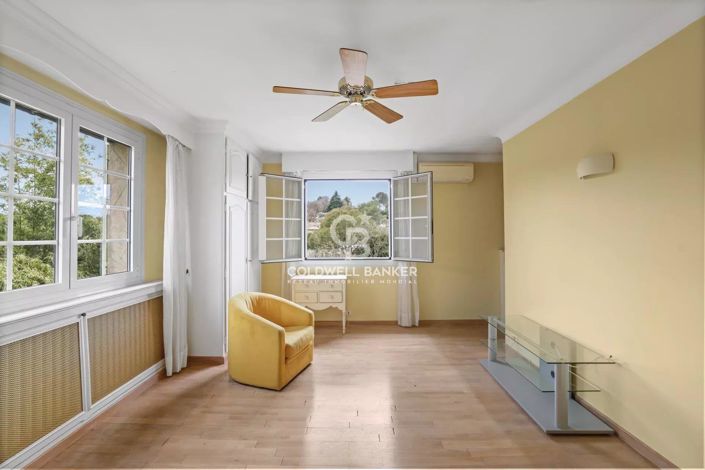 Image No.12-5 Bed House for sale