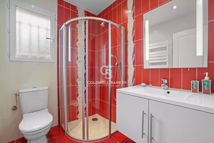 Image No.8-5 Bed House for sale