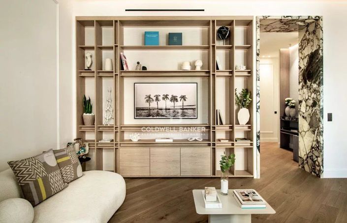 Image No.2-4 Bed Property for sale