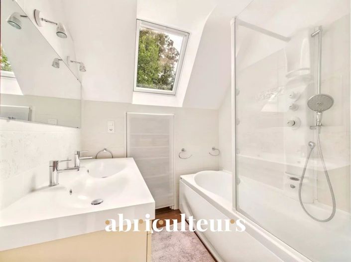 Image No.11-6 Bed House for sale