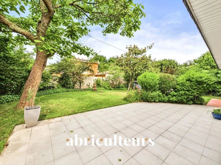 Image No.12-6 Bed House for sale