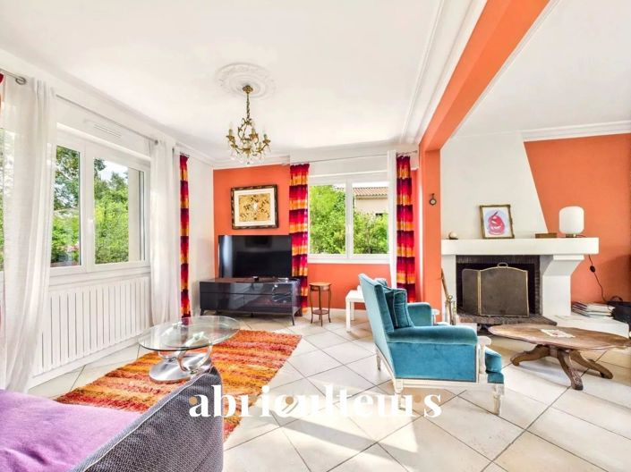 Image No.3-6 Bed House for sale