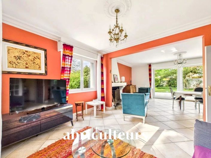 Image No.4-6 Bed House for sale