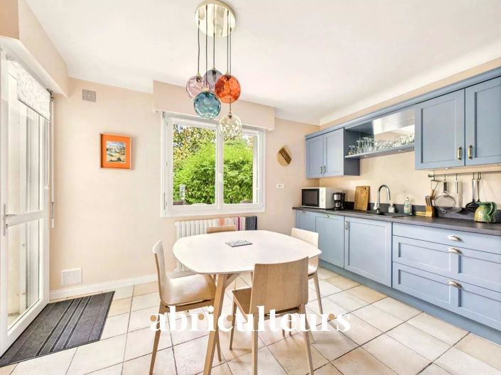 Image No.5-6 Bed House for sale