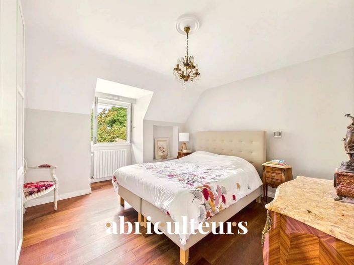 Image No.6-6 Bed House for sale