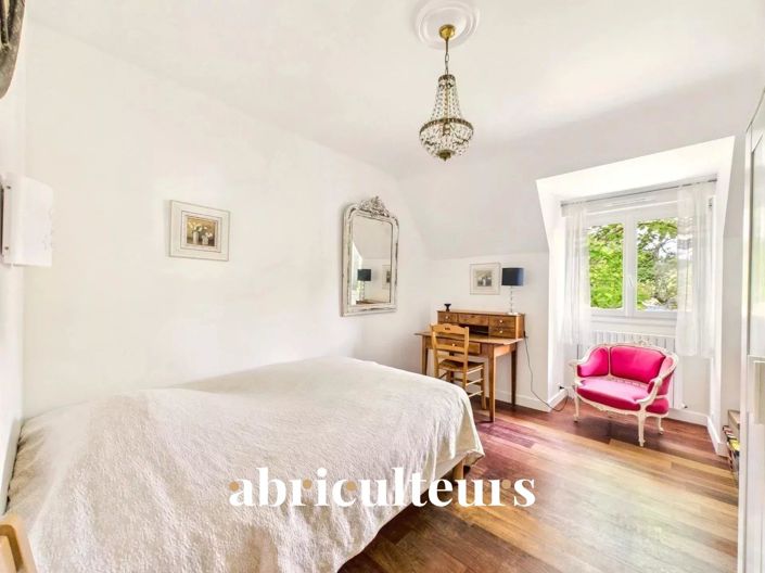 Image No.8-6 Bed House for sale