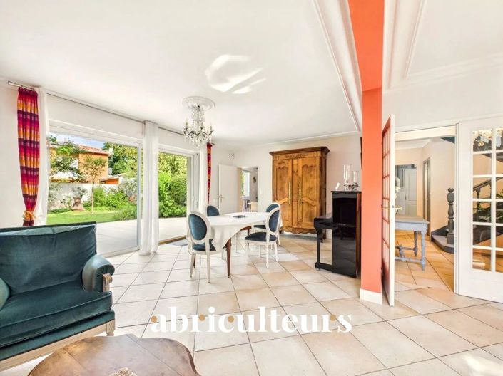 Image No.9-6 Bed House for sale