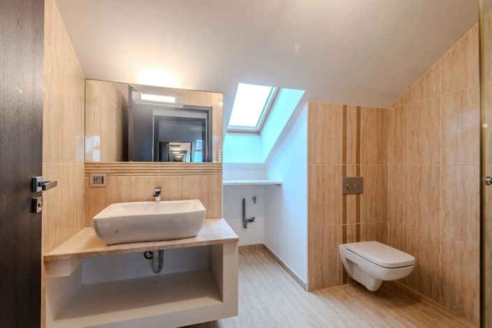 Image No.10-3 Bed House for sale