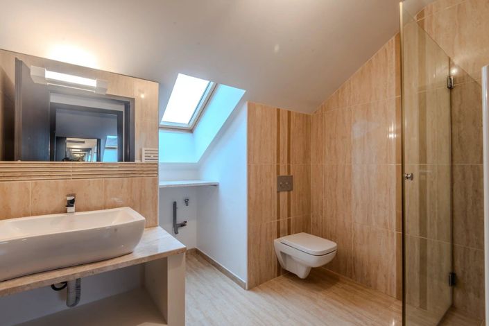 Image No.11-3 Bed House for sale