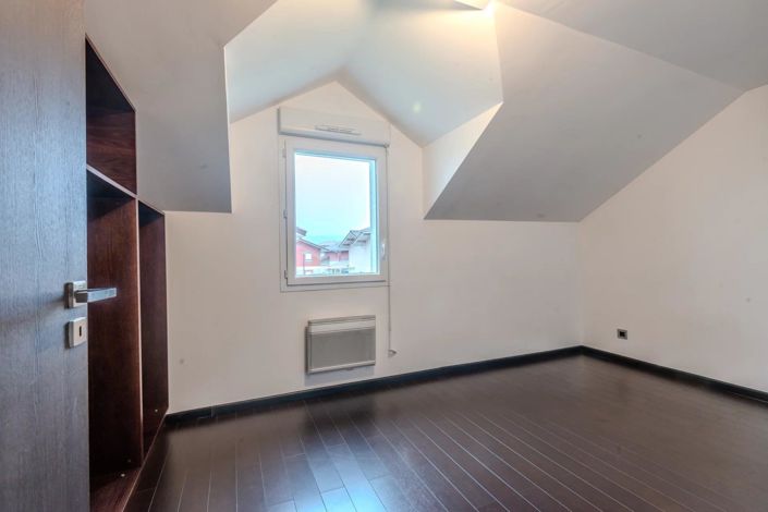 Image No.17-3 Bed House for sale