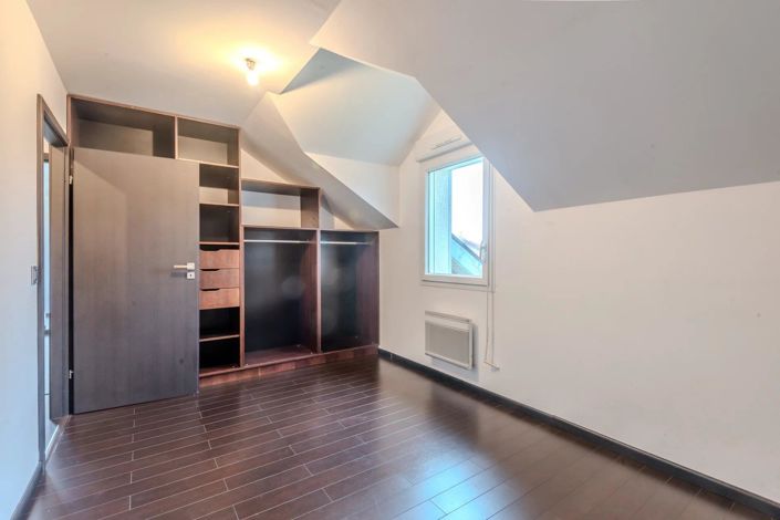 Image No.18-3 Bed House for sale