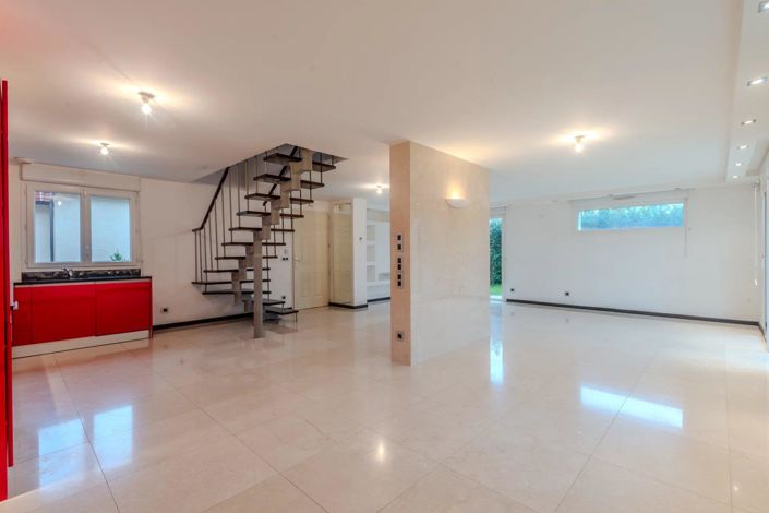 Image No.7-3 Bed House for sale