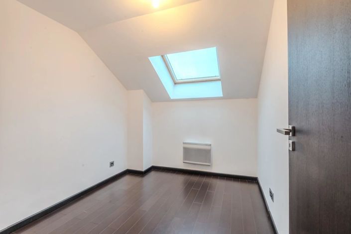 Image No.9-3 Bed House for sale