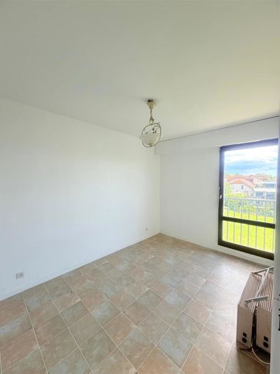 Image No.9-3 Bed Property for sale