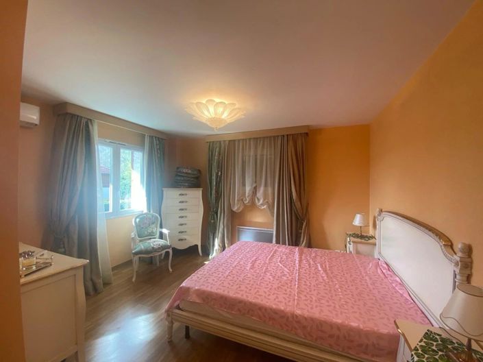 Image No.12-7 Bed House for sale